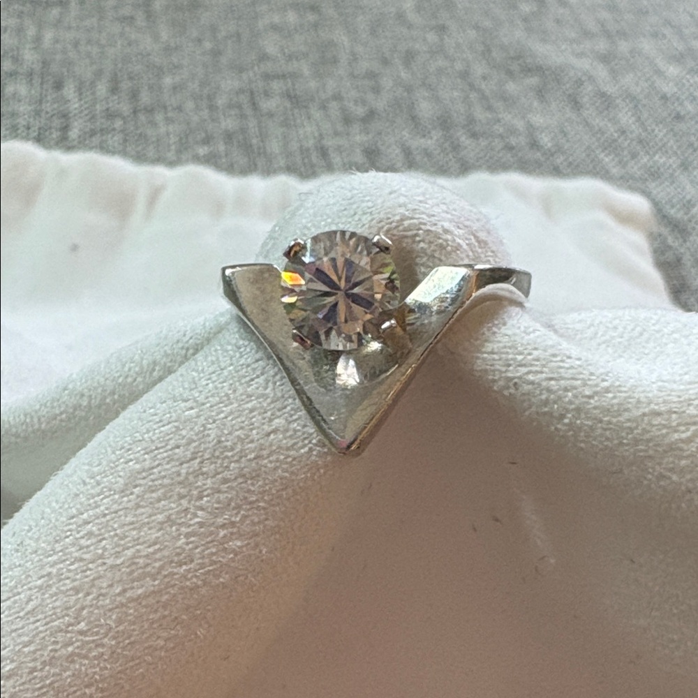 Elegant Silver Ring with Crystal Accent Approximate size 7.5 MAKE ME AN OFFER!